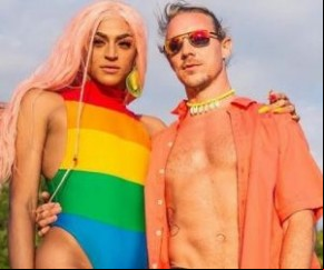 Pabllo Vittar sobre beijão em Diplo: 