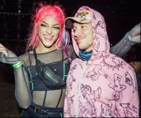 Pabllo Vittar sobe ao palco do Coachella e canta ao lado de Diplo.(Imagem:Estadão Conteúdo)