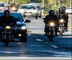 Programa anistia multas e juros do IPVA de motociclistas.(Imagem:José Cruz / Agência Brasil)