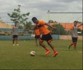 Após treino físico, preparador do Fla encerra atividade com toque de bola.(Imagem:Érica Maciel)