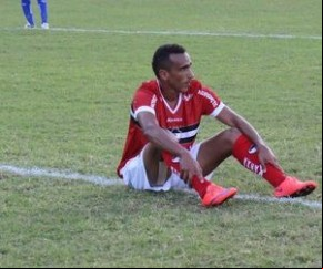 Sem prazo certo, a diretoria confirma a busca por parceiros para acertar os salários dos atletas.(Imagem:Abdias Bideh/GloboEsporte.com)