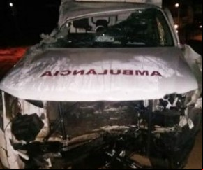 Colisão entre ambulância e carro de eio deixa duas pessoas mortas na BR-316.(Imagem:Divulgação)