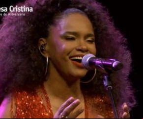 Na sequência, a artista reacendeu Candeeiro (Teresa Cristina, 2002), samba com o qual, há 19 anos, começou a abrir alas e pedir agem como compositora entre a nobreza dos bambas(Imagem:Reprodução)