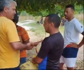 Maurício Bezerra apoia evento esportivo no bairro Meladão, em Floriano.(Imagem:Reprodução)