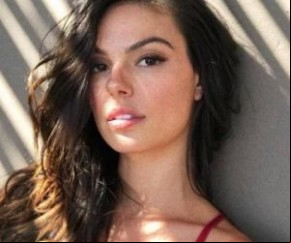 Isis Valverde(Imagem:Famosidades)