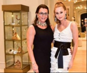 Marina Ruy Barbosa usou as redes sociais para comemorar o aniversário da ex-sogra, Vera Negrão. Na tarde desta terça-feira (02), a atriz, prestes a voltar às tramas da TV Globo, co(Imagem:Reprodução)