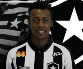 Botafogo irá ao mercado por lateral com provável ida de Moisés para o Fluminense.(Imagem:O Estado CE)