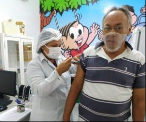 Idosos de 66 anos começam a ser vacinados em Floriano.(Imagem:Secom)