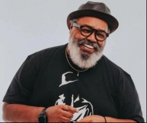 Jorge Aragão retrata bambas do samba como cowboys na luta de faroeste do single