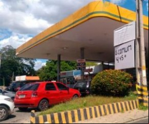 Aumento no preço do litro da gasolina pode chegar a R$ 0,15 com novo reajuste.(Imagem:Péricles Mendel)