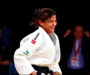 Sarah Menezes defende Brasil em desafio contra a Mongólia no domingo (27).(Imagem:Gabriela Sabau/IJF)