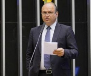 O líder do governo na Câmara, o deputado federal Ricardo Barros (PP-PR), informou neste sábado (21) em suas redes sociais que ou por uma angioplastia e está internado no Hospit(Imagem:Reprodução)