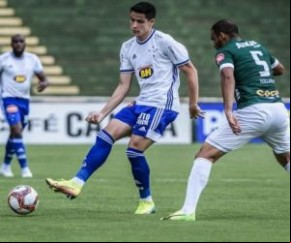 Apesar de um primeiro tempo razoável, com criação de chances para ambos os lados, quem saiu na frente foi o Uberlândia, que marcou aos 25 minutos do primeiro tempo. Durante grande(Imagem:Reprodução)
