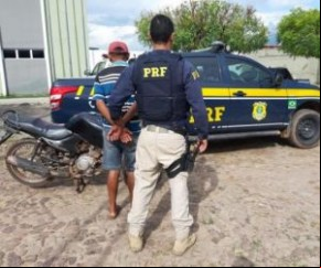 PRF prende condutor que estava com moto roubada na BR-343.(Imagem:PRF-PI)