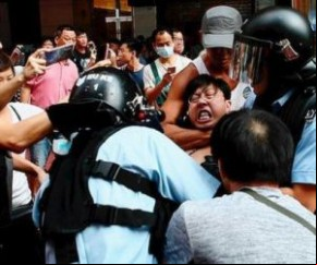 Durante muito tempo, Hong Kong foi um importante polo do cinema asiático e, em seu auge, foram produzidos até 200 filmes em cantonês, recebidos com entusiasmo por cinéfilos da Ásia(Imagem:Reprodução)