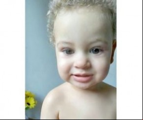 Mãe cai com bebê ao descer de ônibus e criança morre atropelada.(Imagem:Ric Mais)
