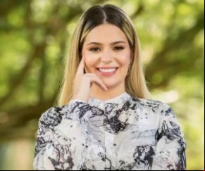 A atriz e youtuber Viih Tube, 20, foi eliminada em seu primeiro Paredão com 96,69% dos votos. Emplacando a terceira maior rejeição do programa, a influenciadora agora brinca com o(Imagem:Reprodução)