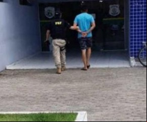 PRF prende homem por porte ilegal de arma e posse de droga em Parnaíba.(Imagem:PRF-PI)