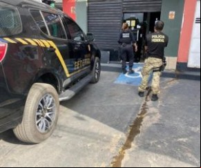 A Polícia Federal do Piauí cumpriu dois mandados de busca e apreensão nesta sexta-feira (17) pela Operação Restituere. Os alvos foram endereços ligados a suspeitos de falsificar la(Imagem:Reprodução)