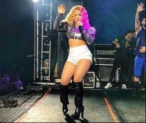 Joelma desmente boatos de que sofreu um acidente: 