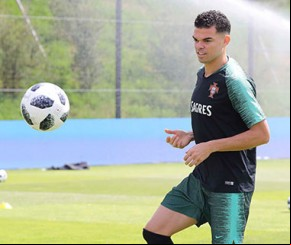Pepe é alagoano, mas defende a seleção de Portugal.(Imagem:Francisco Paraíso/FPF)