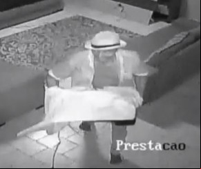 Polícia divulga vídeo para identificar arrombador de instituição.(Imagem:florianonews.piauiconectado.com)
