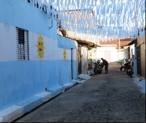 Em protesto contra corrupção, morador pinta rua com cores da Argentina para Copa 2018.(Imagem:florianonews.piauiconectado.com)