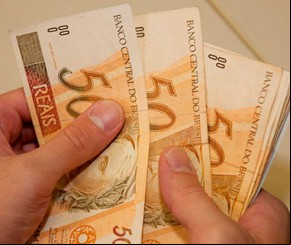Aposentados começam a receber hoje a 1ª parcela do 13º.(Imagem:florianonews.piauiconectado.com)