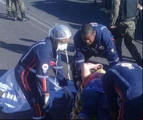Pai e filho morrem após motocicleta ser atingida por ônibus na BR 316.(Imagem:florianonews.piauiconectado.com)