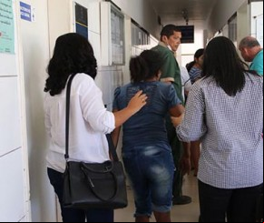 Mulher é espancada pelo ex-marido e desmaia em frente a delegada.(Imagem:florianonews.piauiconectado.com)