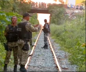Corpo de adolescente é encontrado carbonizado nos trilhos do metrô da capital.(Imagem:florianonews.piauiconectado.com)