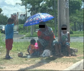 Para sobreviver, venezuelanos começam a pedir doações em semáforos.(Imagem:florianonews.piauiconectado.com)