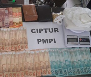 Polícia acha cocaína dentro de colchão de pousada em Parnaíba.(Imagem:Divulgação/PM)