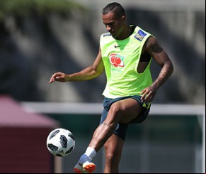 Danilo a mal após vitória do Brasil contra a Costa Rica.(Imagem:Lucas Figueiredo/CBF)