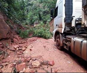 Estradas destruídas impedem produtores de escoar safra.(Imagem:florianonews.piauiconectado.com)