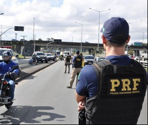 PRF registra quatro acidentes e mais de 100 flagrantes por excesso de velocidade.(Imagem:florianonews.piauiconectado.com)