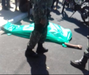 Dois jovens morrem após grave acidente de motocicleta na Avenida Poty.(Imagem:florianonews.piauiconectado.com)