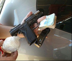 Homem é preso após cadela identificar droga, na zona Sul de Teresina.(Imagem:florianonews.piauiconectado.com)