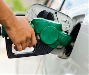 Confaz define preço médio da gasolina comum no Piauí em R$ 3,80.(Imagem:florianonews.piauiconectado.com)