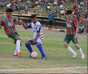 Piauí conquistou o título piauiense na categoria Sub-17.(Imagem:florianonews.piauiconectado.com)