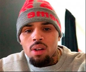 Cantor Chris Brown é preso ao sair de show na Flórida.(Imagem:Famosidades)