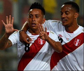 Cueva marca e Peru se despede da torcida com vitória em casa.(Imagem:Ernesto Benavides/AFP)