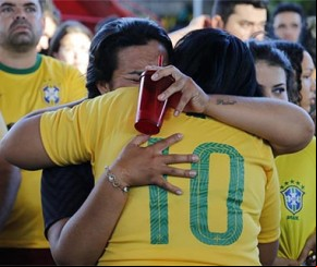 Torcedores choram e criam memes para acalantar dor.(Imagem:florianonews.piauiconectado.com)