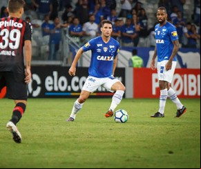 Cruzeiro vira contra o Atlético-PR e sobe na tabela do Brasileirão.(Imagem:Vinicius Silva)