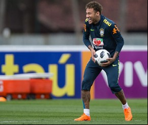 Com presença de Zagallo, Tite comanda treino da seleção e testa Neymar.(Imagem:Gazeta Esportiva)