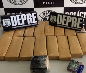 Polícia apreende 13 quilos de maconha após denúncia anônima.(Imagem:Helder Sousa)
