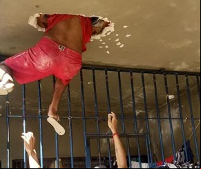 Presos da Custódia fazem buraco em teto de cela e tentam fugir pela laje.(Imagem:florianonews.piauiconectado.com)