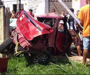 Acidente entre carro e metrô deixa vítima presa nas ferragens na Capital.(Imagem:florianonews.piauiconectado.com)