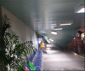 Parte de marquise do aeroporto de Teresina cai durante chuva.(Imagem:florianonews.piauiconectado.com)