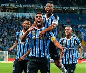 Grêmio faz cinco gols e eia contra o Santos.(Imagem:Lance!)